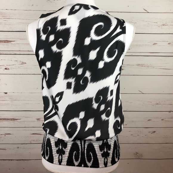 WHBM Sleeveless Black n White Top - Picture 4 of 7